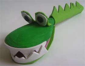 Крокодил из деревянной ложки